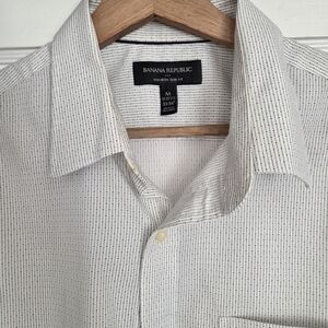 Banana Republic Men's White Striped Shirt